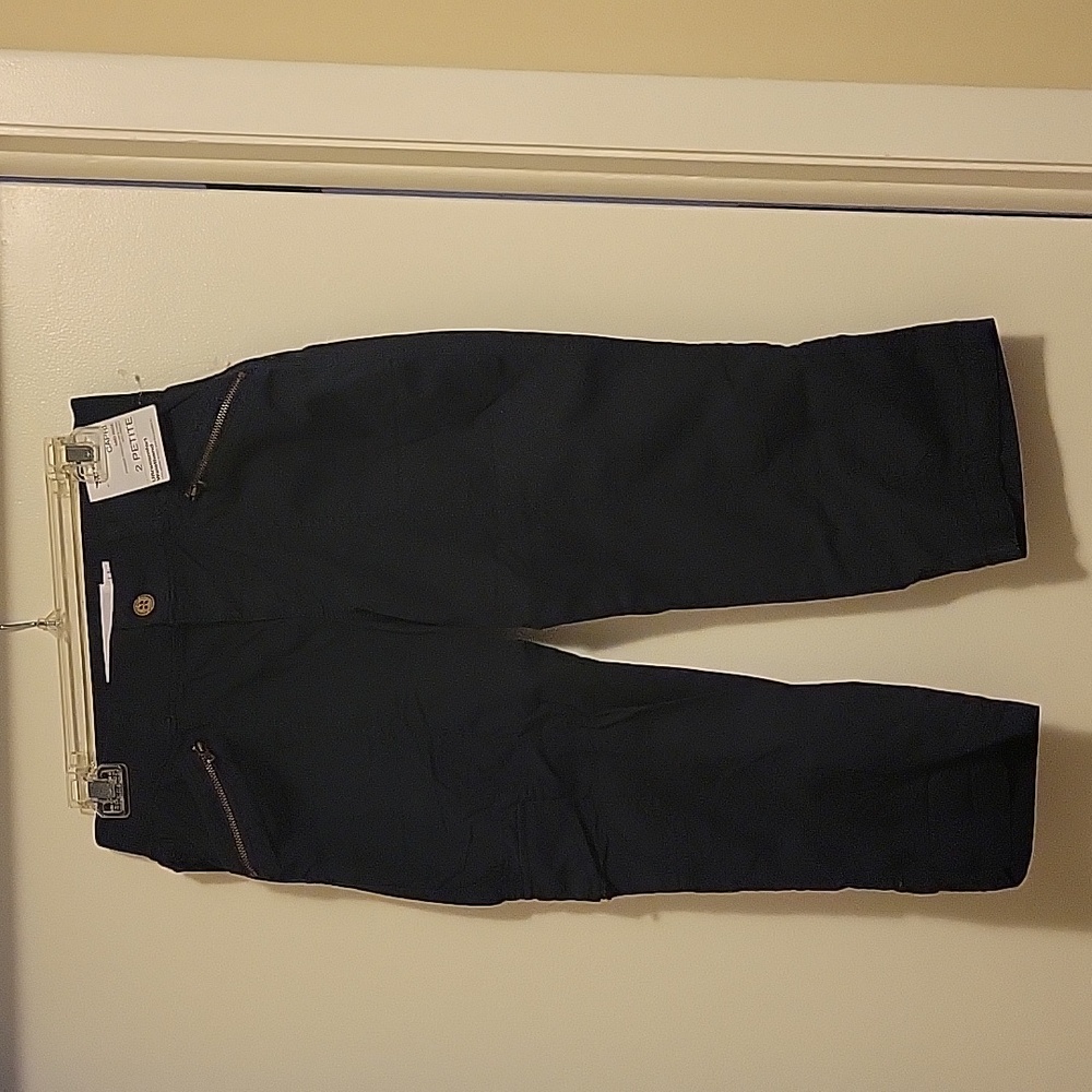 NWT: Sonoma Mid Rise Comfort Waiatband Utility Capris